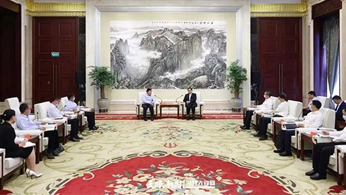 貴州省委書記、省人大常委會主任徐麟會見中偉控股集團(tuán)董事長鄧偉明一行